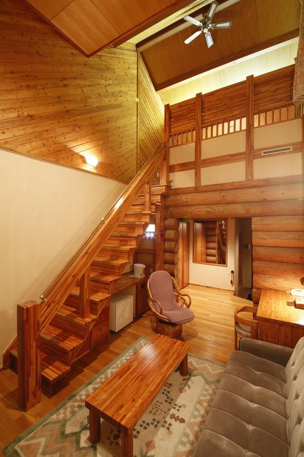 Log Hotel Larch Lake Kanayama Minamifurano Habitación foto
