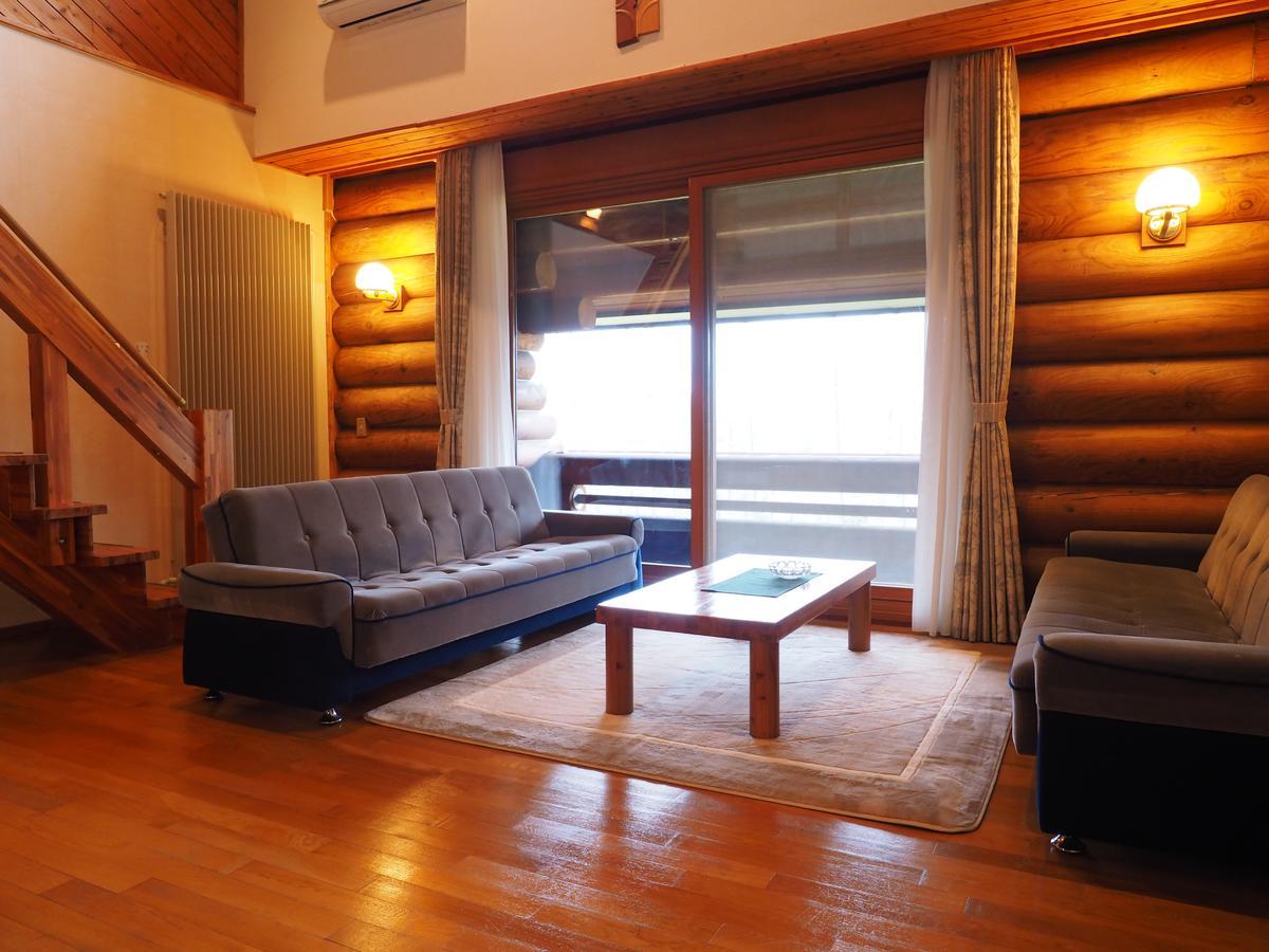 Log Hotel Larch Lake Kanayama Minamifurano Habitación foto